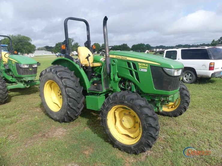 2021-john-deere-5075e-image-1