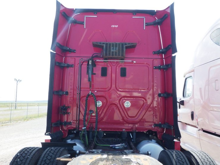 2016-freightliner-cascadia-125-evolution-image-14