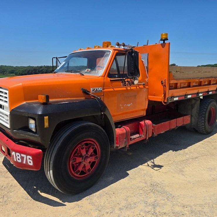 1991 FORD F700