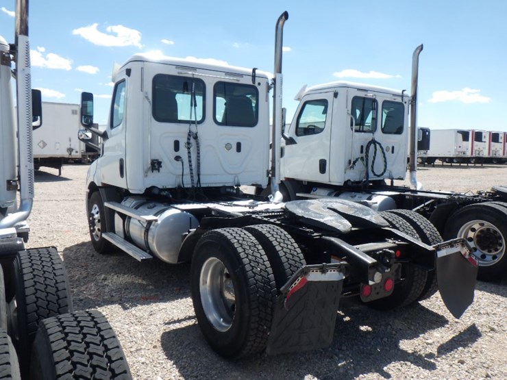 2018-freightliner-cascadia-116-image-7
