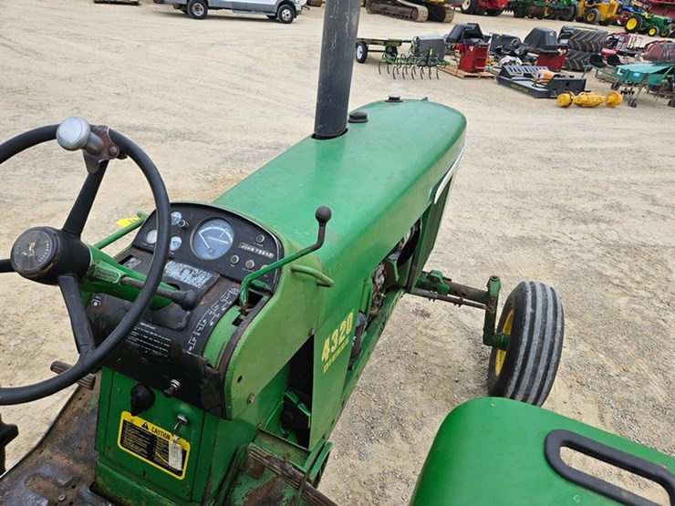 john-deere-4320-image-30