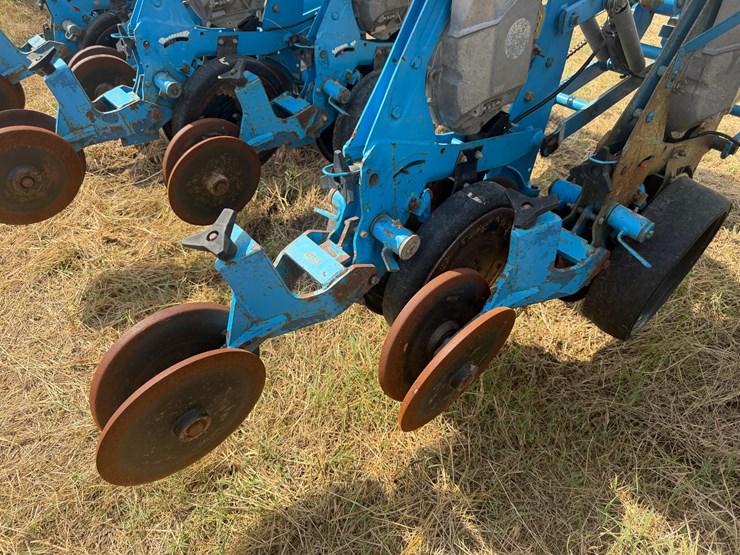 #51909-•-monosem-12-twin-row-38"-center-planter-05a116-inv#51909-image-92