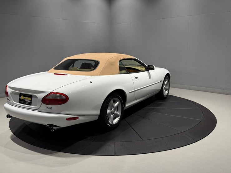 #1516-•-1997-jaguar-xk8-convertible-image-8