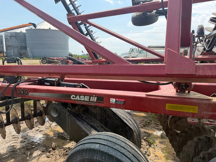 case-ih-330-image-28