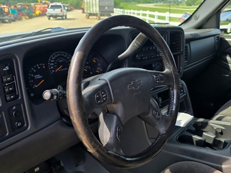 2006-chevrolet-2500-image-21
