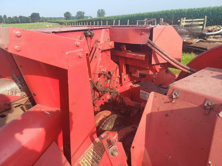 gehl-1065-tandem-axle-forage-chopper-w/2-heads---nice-image-17