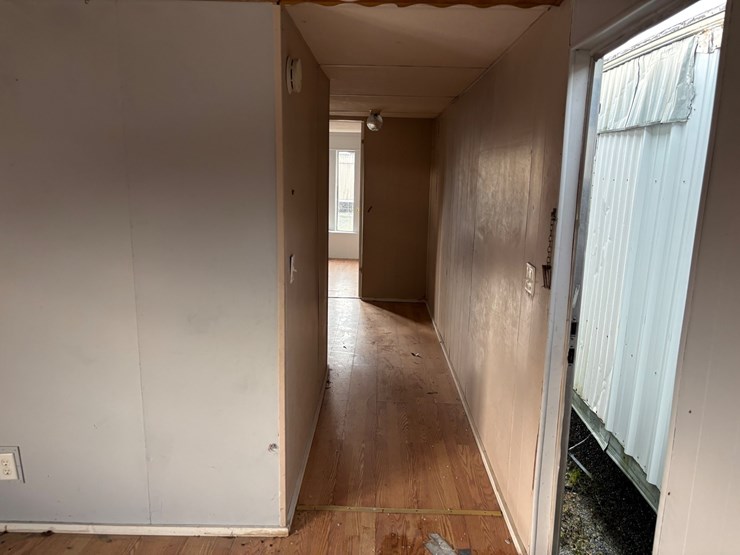 #305-•-mobile-home-image-16