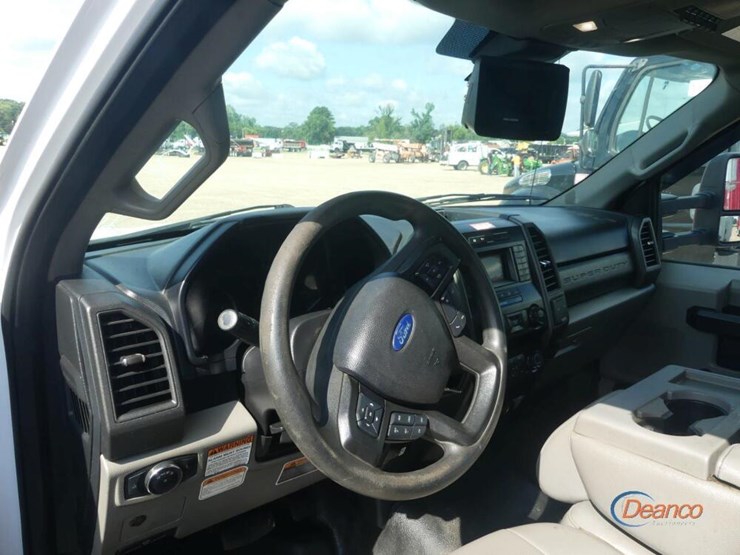 2020-ford-f550-image-11