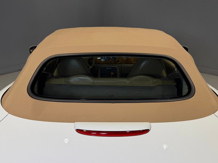 #1516-•-1997-jaguar-xk8-convertible-image-23