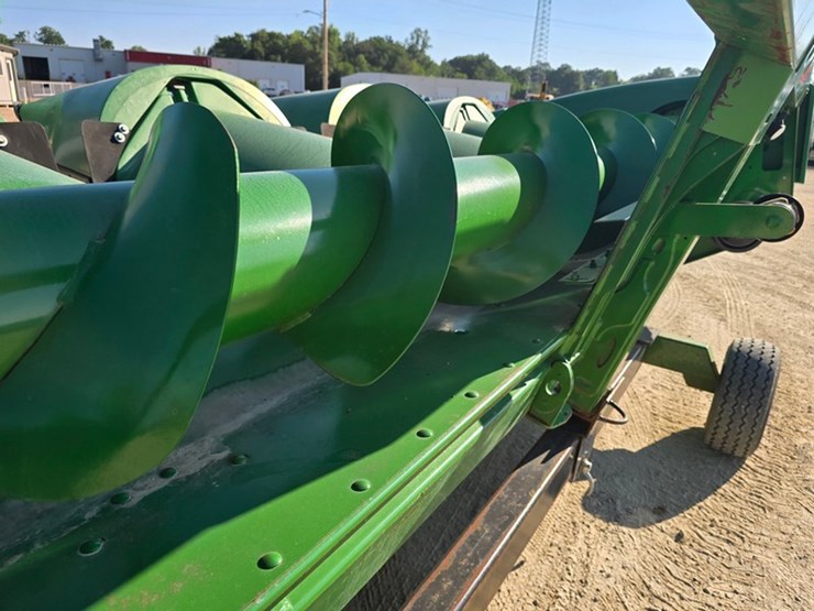 john-deere-708c-image-8