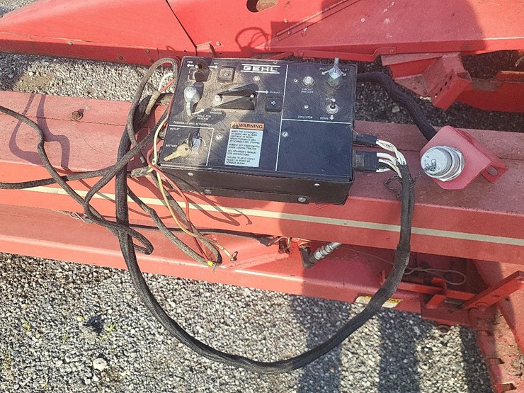gehl-1065-tandem-axle-forage-chopper-w/2-heads---nice-image-45
