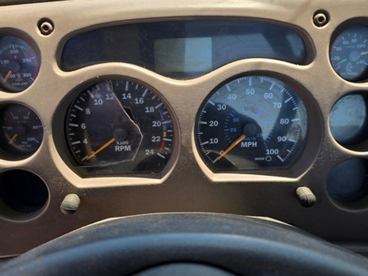 2003-mack-ch612-image-33