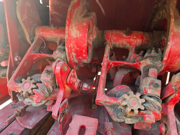 new-holland-316-image-18
