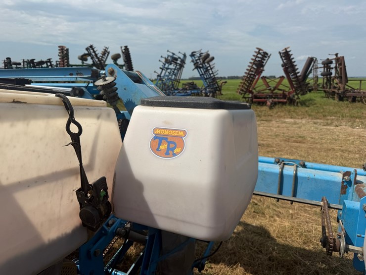 #51909-•-monosem-12-twin-row-38"-center-planter-05a116-inv#51909-image-35