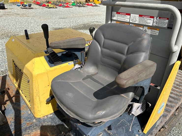 2013-yanmar-c30-image-27
