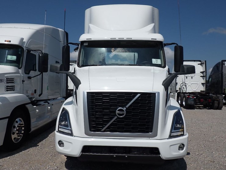 2021-volvo-vnr300-image-2