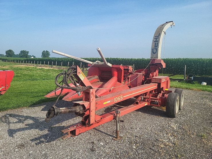 gehl-1065-tandem-axle-forage-chopper-w/2-heads---nice-image-4