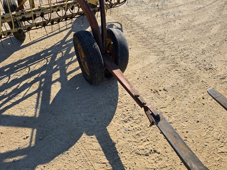 new-holland-258-image-8