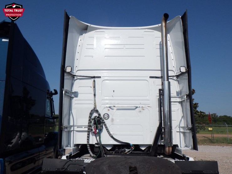 2024-volvo-vnl860-image-10