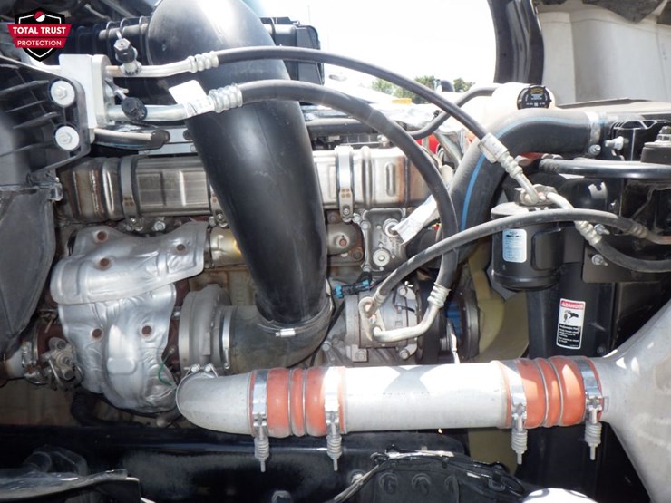 2020-freightliner-cascadia-126-image-22