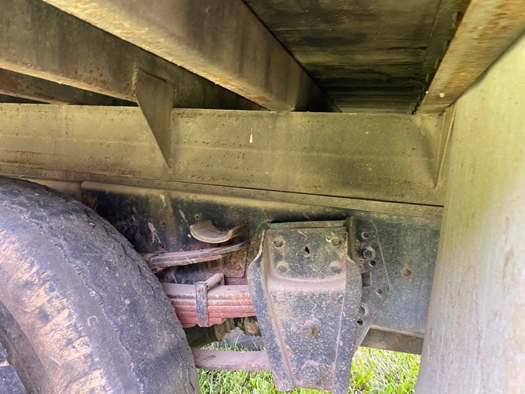 ih-1700-grain-truck-image-16