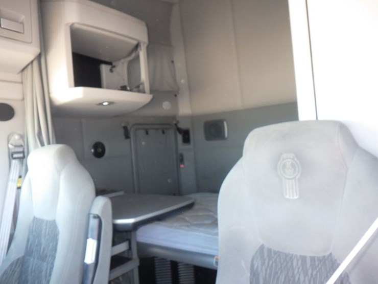 2022-kenworth-t680-image-19