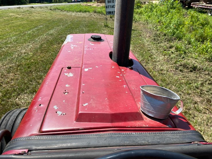 case-ih-695-2-wd-tractor-image-23