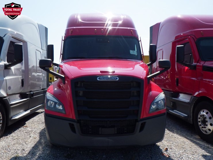 2022-freightliner-cascadia-126-image-2