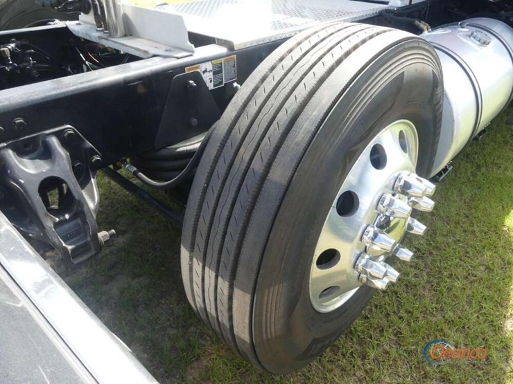 2017-kenworth-t680-image-10