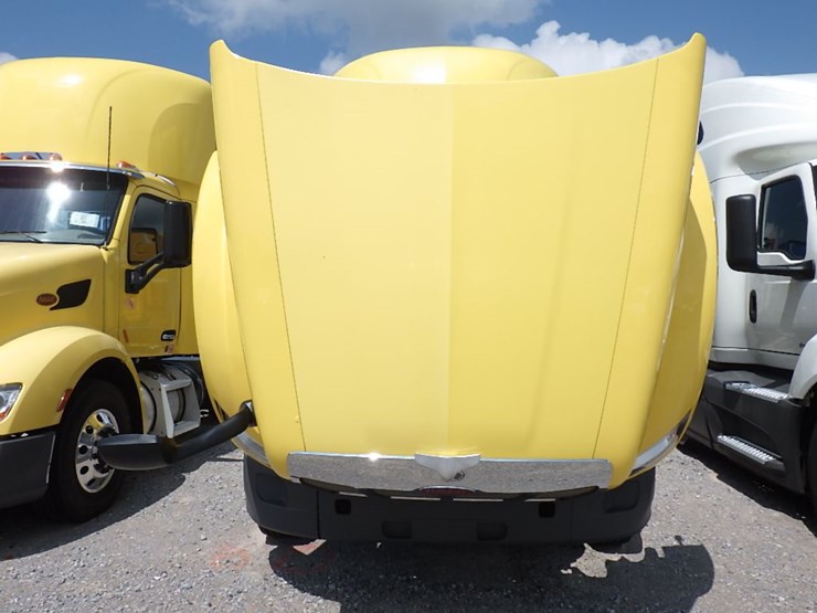 2021-peterbilt-579-image-24