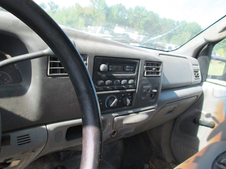 2004-ford-f350-image-16