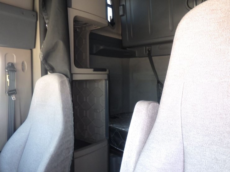 2018-freightliner-cascadia-125-evolution-image-19
