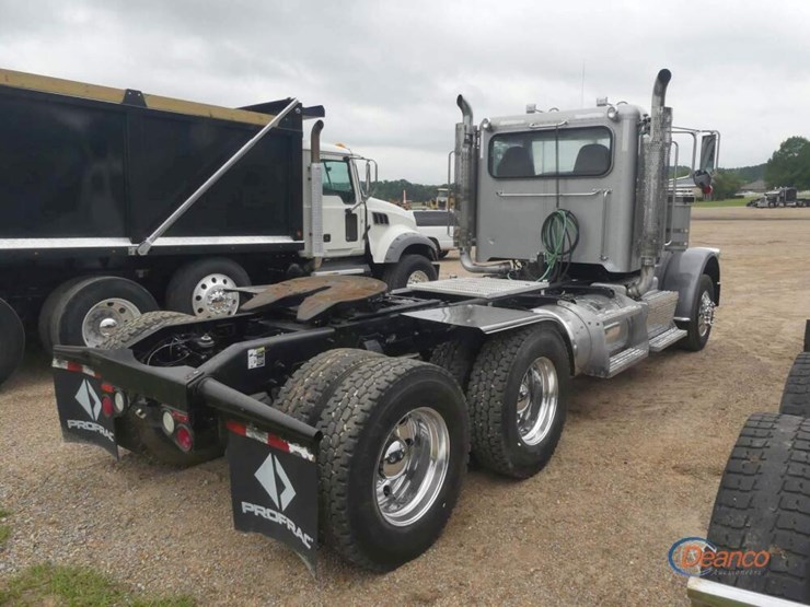 2013-peterbilt-388-image-2