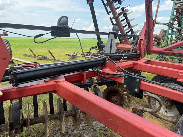 case-ih-330-image-57