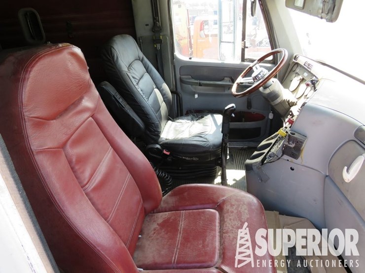 2003-freightliner-columbia-t/a-truck-tractor-w/sleeper-image-6