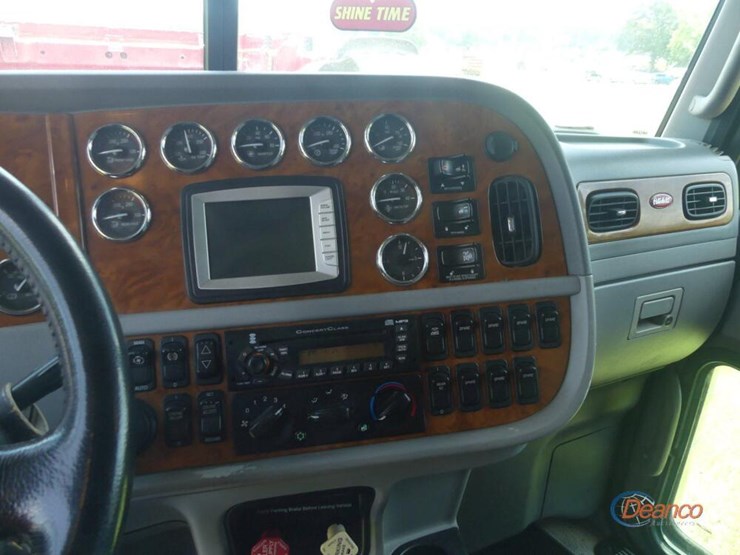 2009-peterbilt-388-image-18