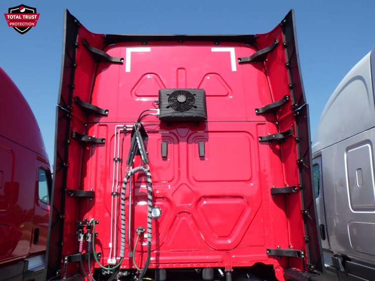 2022-freightliner-cascadia-126-image-12