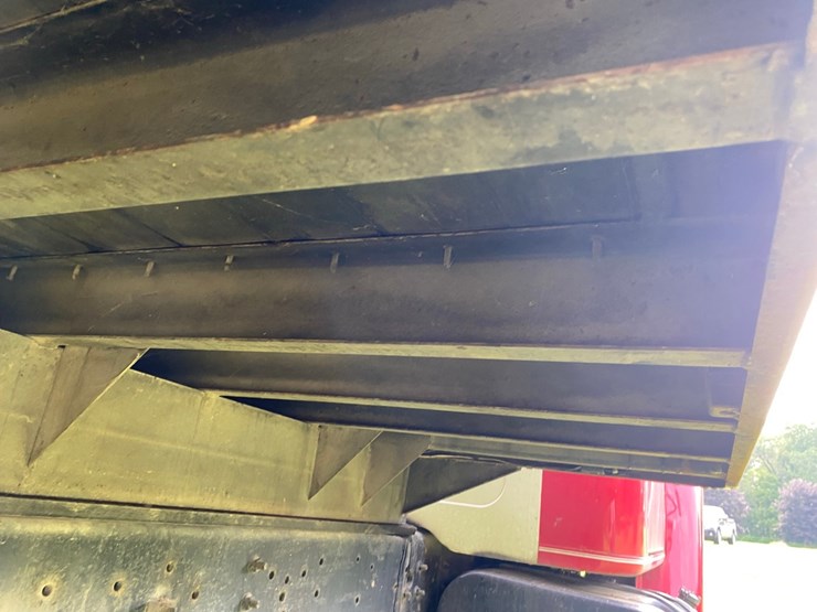 ih-1700-grain-truck-image-14