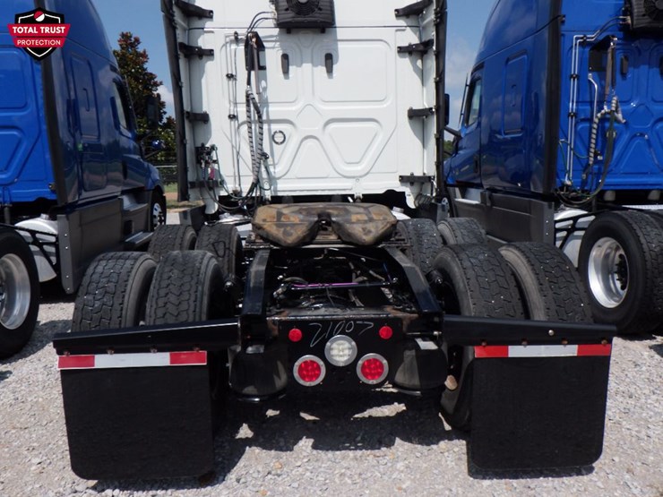 2022-freightliner-cascadia-126-image-9