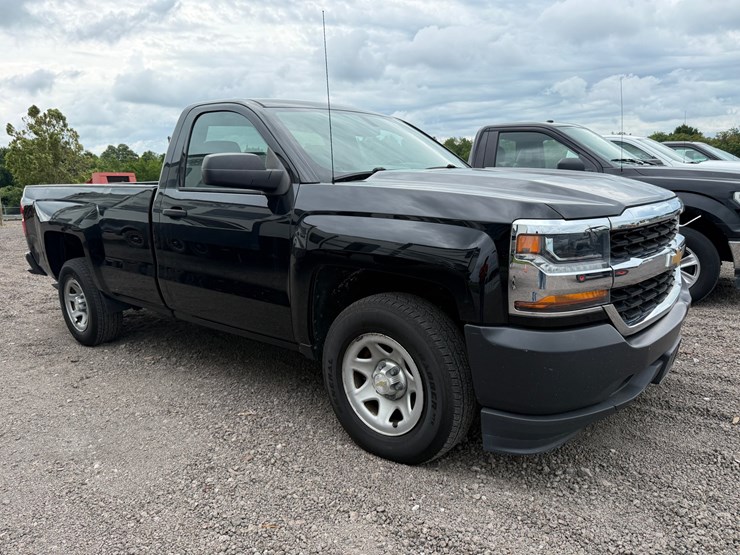 2017-chevrolet-1500-image-1