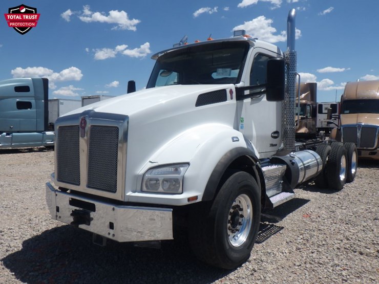 2023-kenworth-t880-image-1