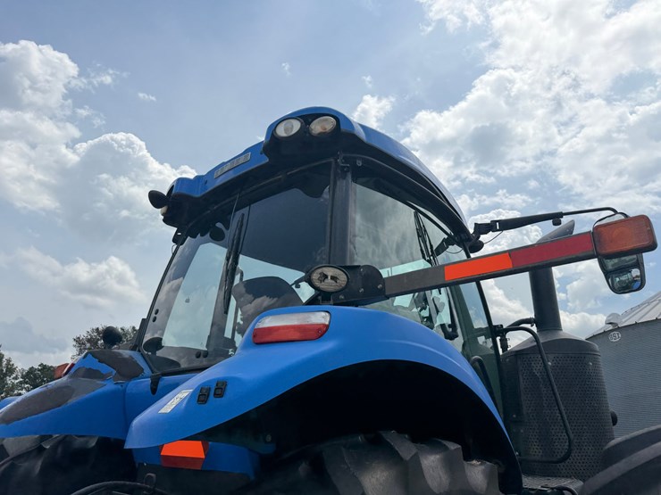 2015-new-holland-t8.350-image-40