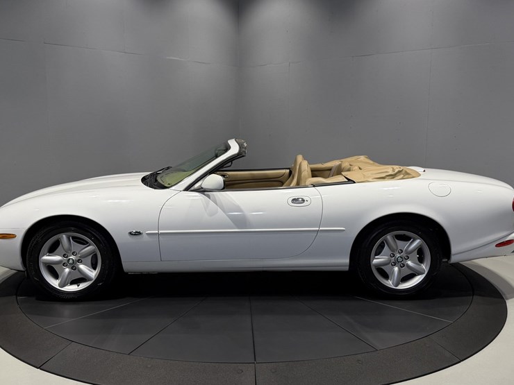 #1516-•-1997-jaguar-xk8-convertible-image-45
