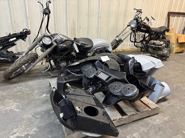 #401-•-1999-yamaha-v-star-650-classic-for-parts/-repairs-image-1