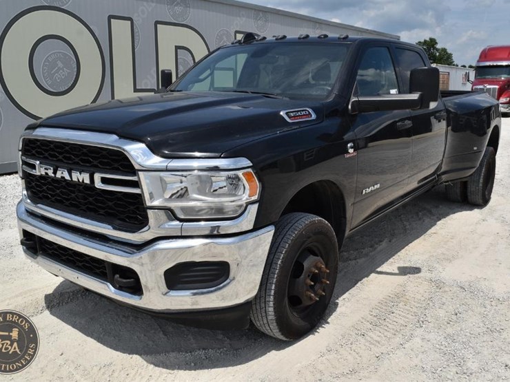2022-ram-3500-hd-image-1