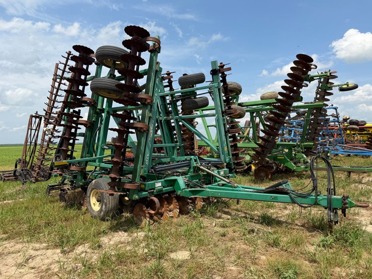 great-plains-3000tt-image-2