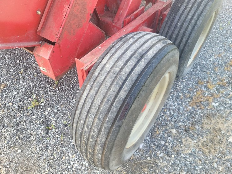 gehl-1065-tandem-axle-forage-chopper-w/2-heads---nice-image-26