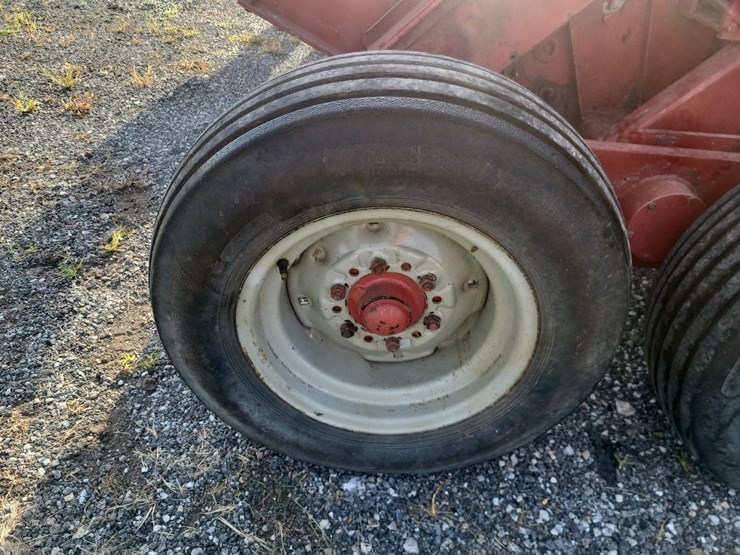 gehl-1065-tandem-axle-forage-chopper-w/2-heads---nice-image-27