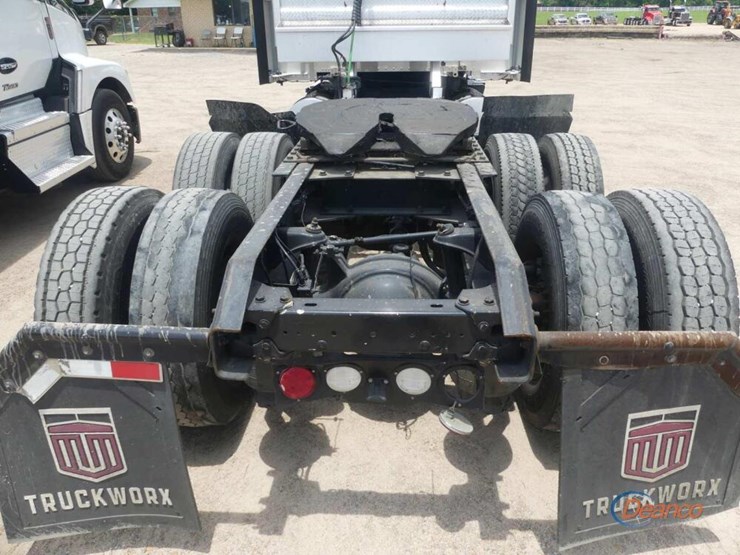 2022-kenworth-t680-image-7