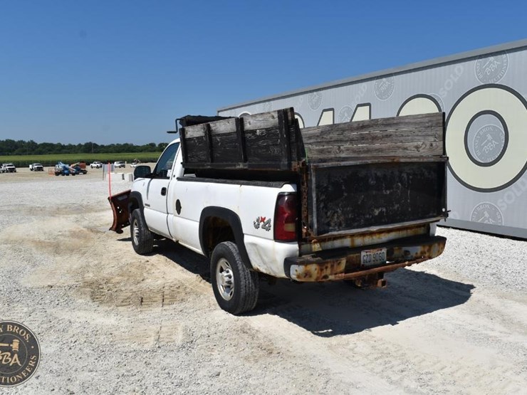 2004-chevrolet-silverado-1500-image-13